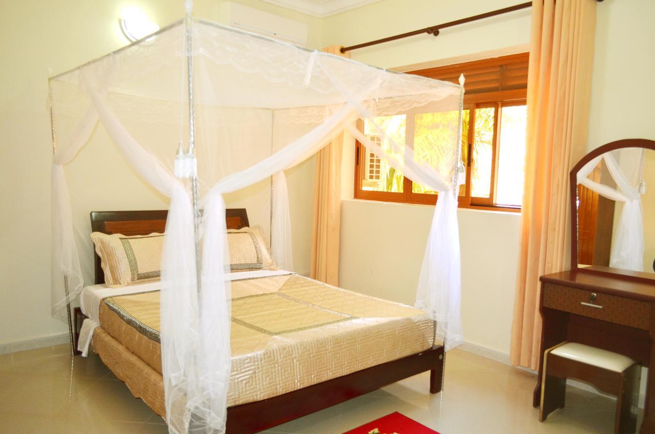 The Palms Beach Hotel And Restaurant Limited Entebbe Exterior photo