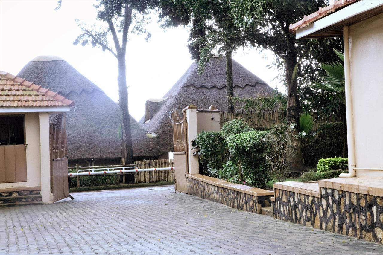 The Palms Beach Hotel And Restaurant Limited Entebbe Exterior photo