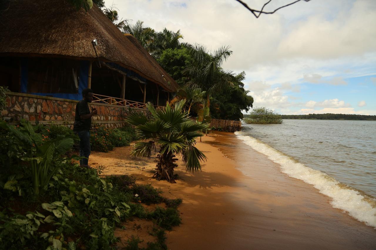 The Palms Beach Hotel And Restaurant Limited Entebbe Exterior photo